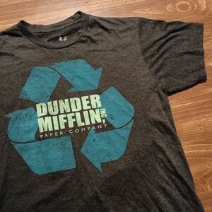 THE OFFICE T-SHIRT - Medium // Dunder Mifflin Recycle Graphic Logo tee shirt